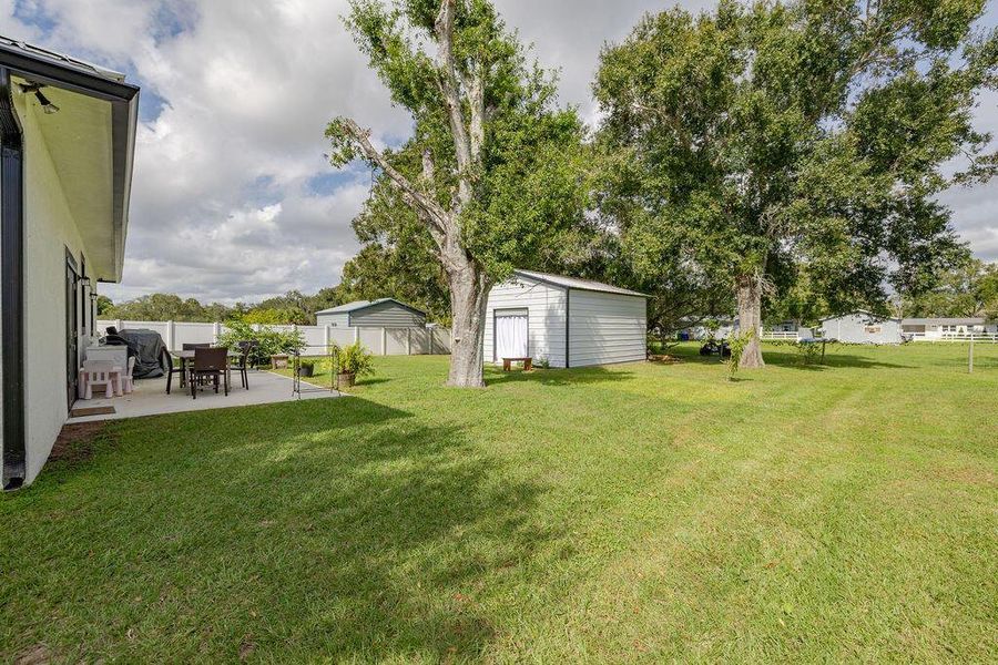 Exterior details and patio area of a home in , Okeechobee (Image 24).