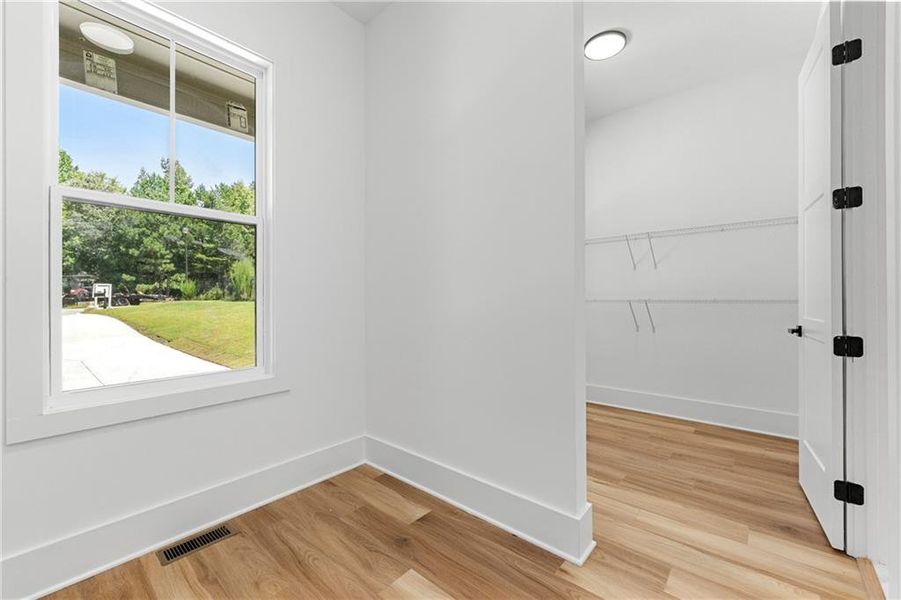 Spacious, unfurnished interior of a new home in , Jefferson (Image 31).