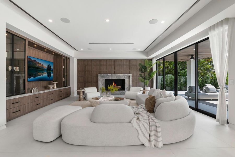 _LG10457-MLS _LG10457-MLS