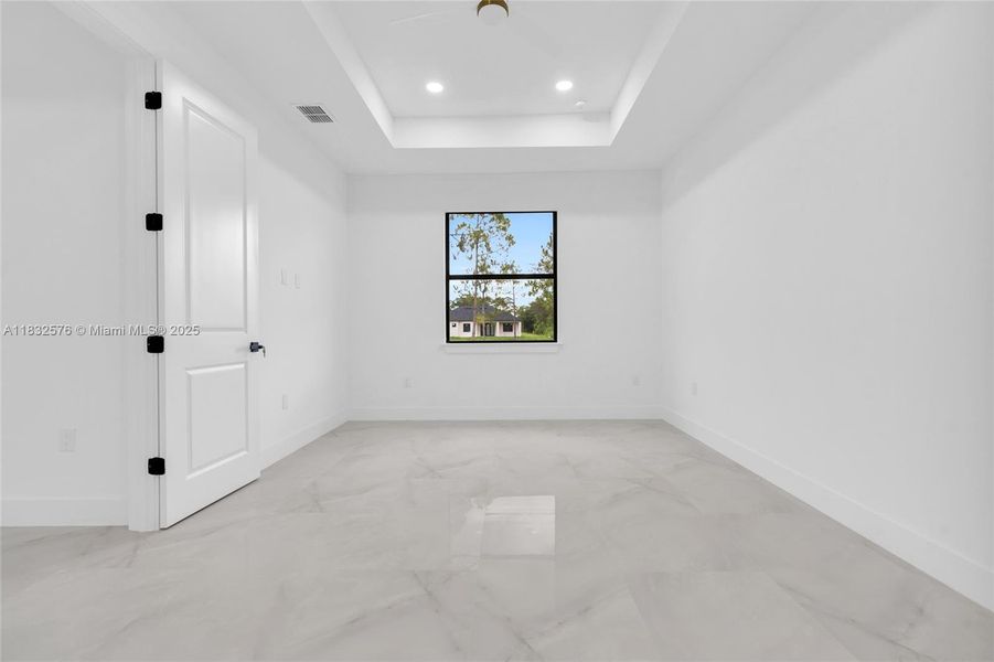 Spacious, unfurnished interior of a new home in , Lehigh Acres (Image 41).