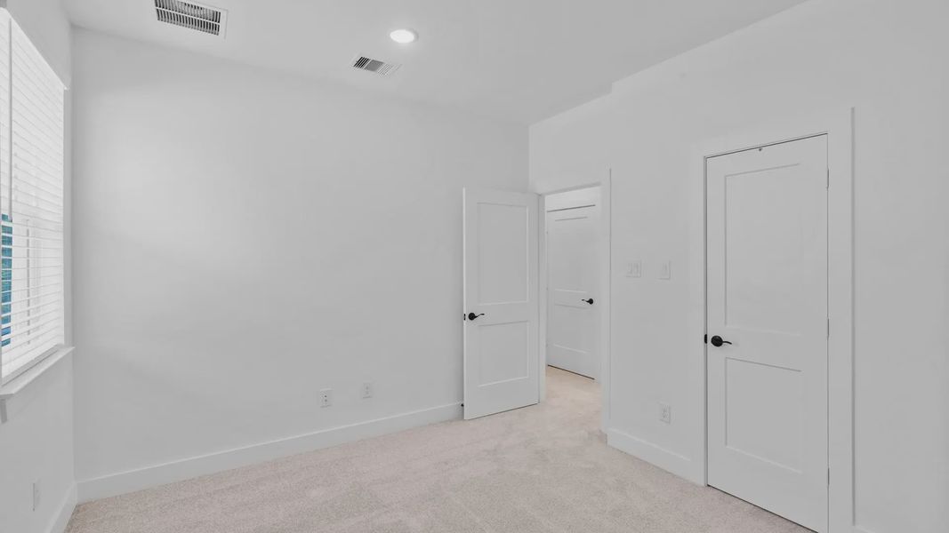 Spacious, unfurnished interior of a new home in Evergreen 60s, Conroe (Image 35).