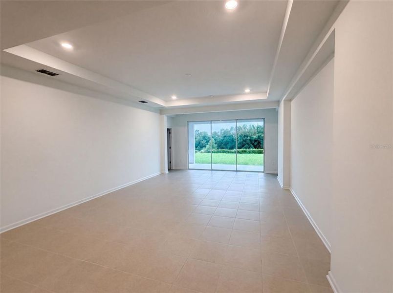 Spacious, unfurnished interior of a new home in Meadow Pointe, Groveland (Image 25).