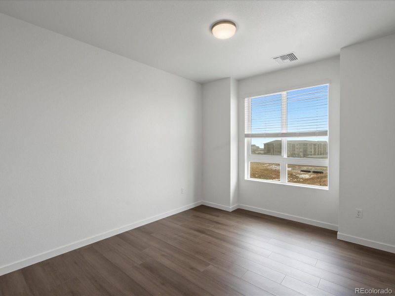 Spacious, unfurnished interior of a new home in Gateway Commons, Denver (Image 22).