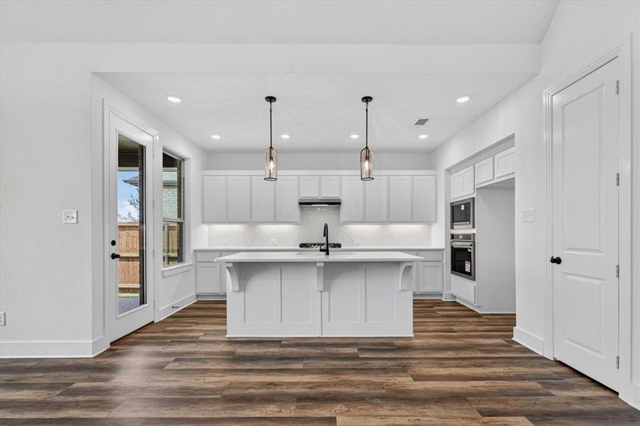 Furnished interior view inside a new home in Heritage Ranch, Sherman (Image 7).