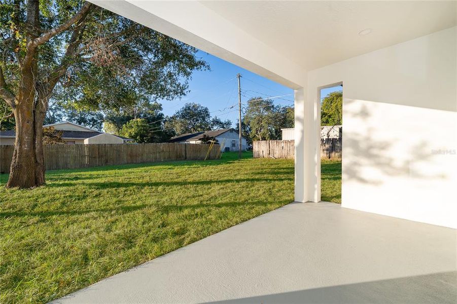 Exterior details and patio area of a home in , Casselberry (Image 10).