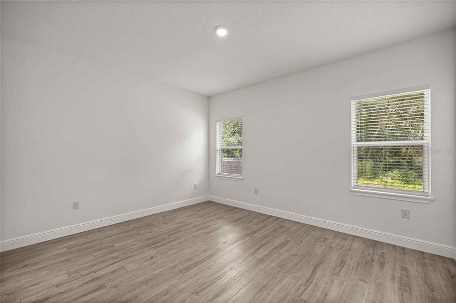 Spacious, unfurnished interior of a new home in , Ocala (Image 16).