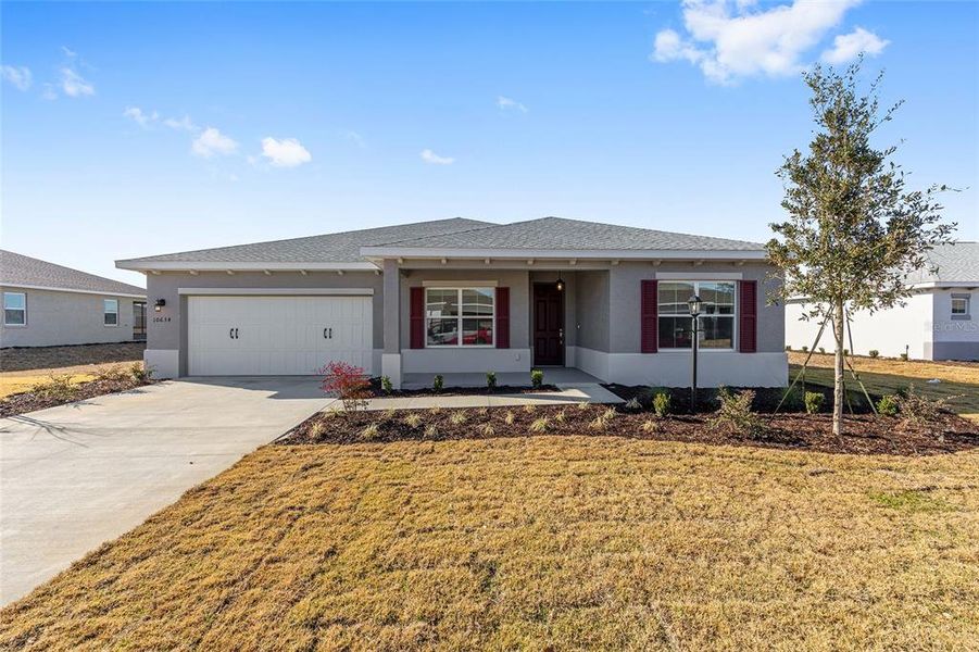 Exterior details and patio area of a home in , Ocala (Image 4).