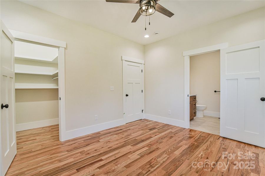 Spacious, unfurnished interior of a new home in , Fairview (Image 16).