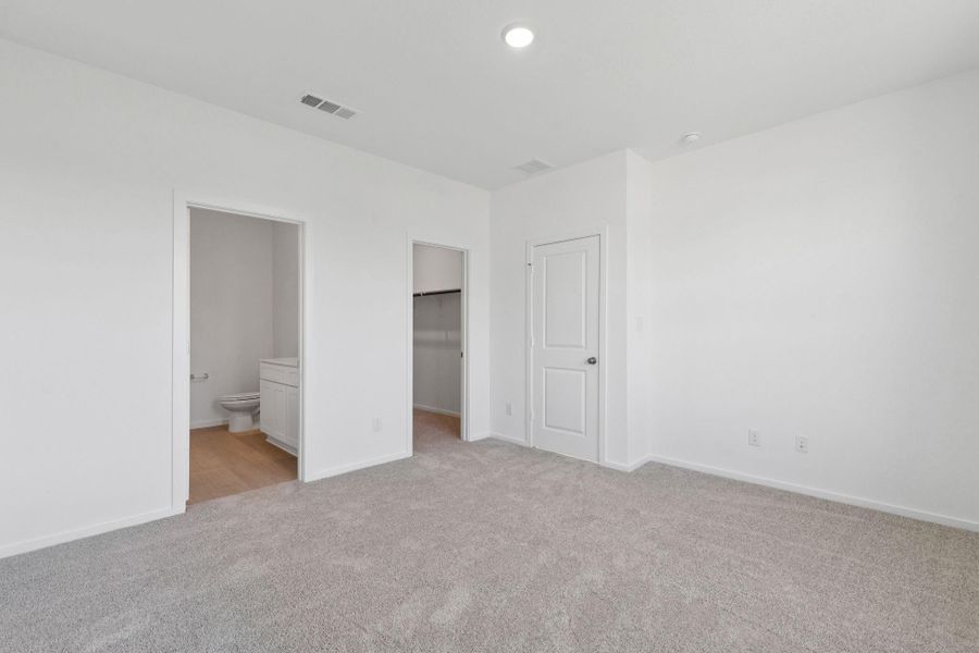 Spacious, unfurnished interior of a new home in Montgomery Bend, Montgomery (Image 15).