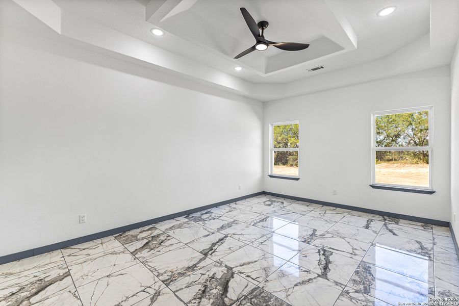 Spacious, unfurnished interior of a new home in , San Antonio (Image 17).
