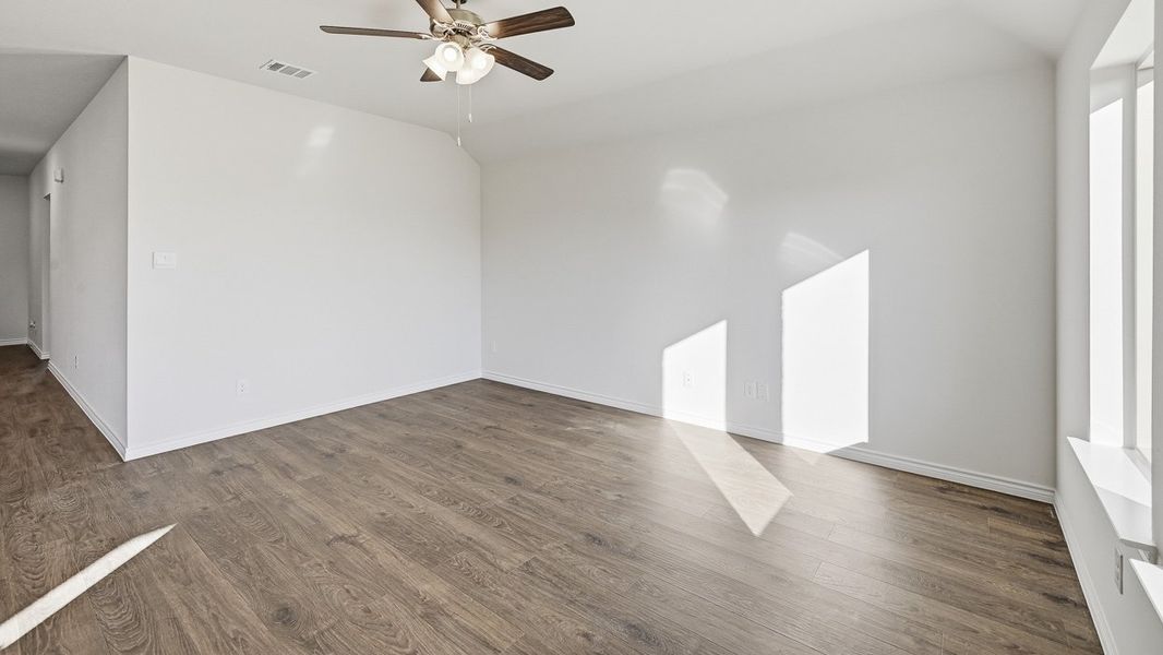 Spacious, unfurnished interior of a new home in Trailstone, Caddo Mills (Image 26).
