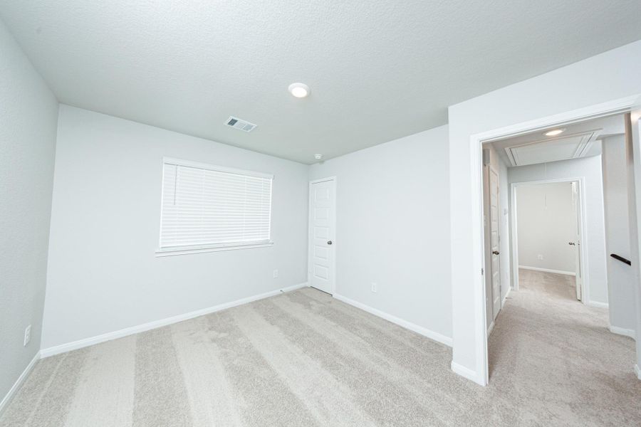 Spacious, unfurnished interior of a new home in River's Edge, Conroe (Image 13).