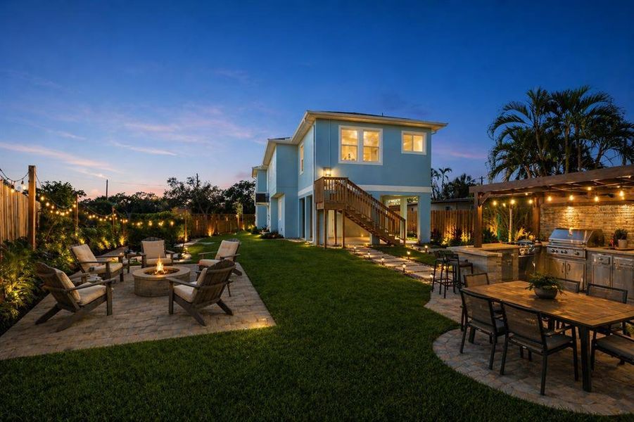 Exterior details and patio area of a home in , St. Petersburg (Image 31).