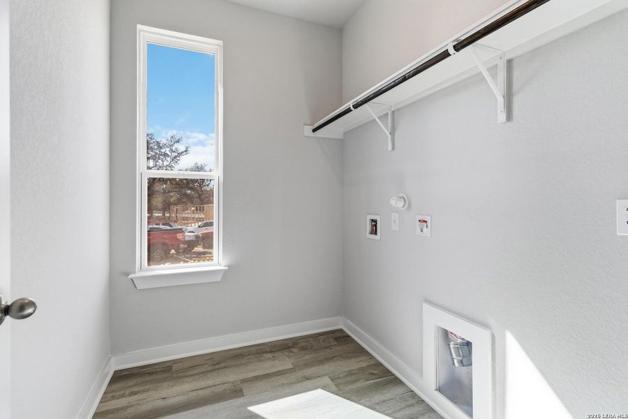 Spacious, unfurnished interior of a new home in Lonesome Dove, San Antonio (Image 29).