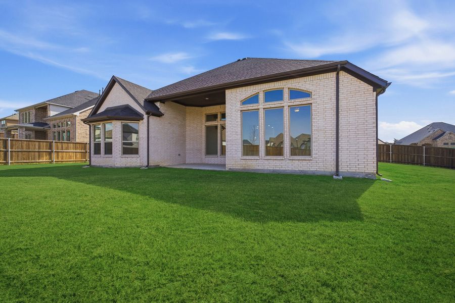 Exterior details and patio area of a home in Sonoma Verde, Heath (Image 4).