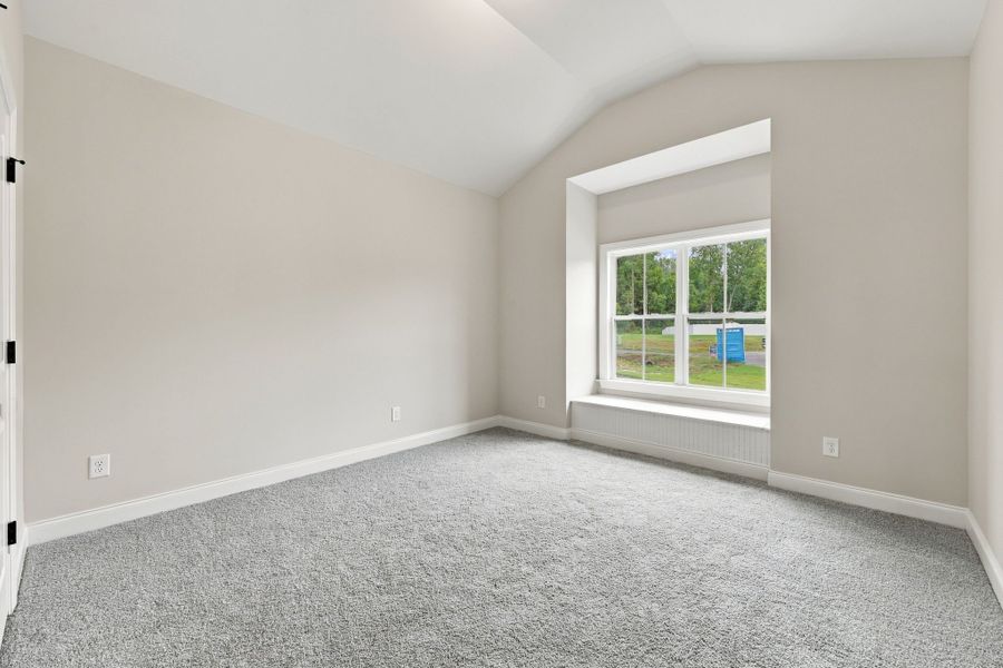 Spacious, unfurnished interior of a new home in Laurel Oaks, Greenville (Image 25).