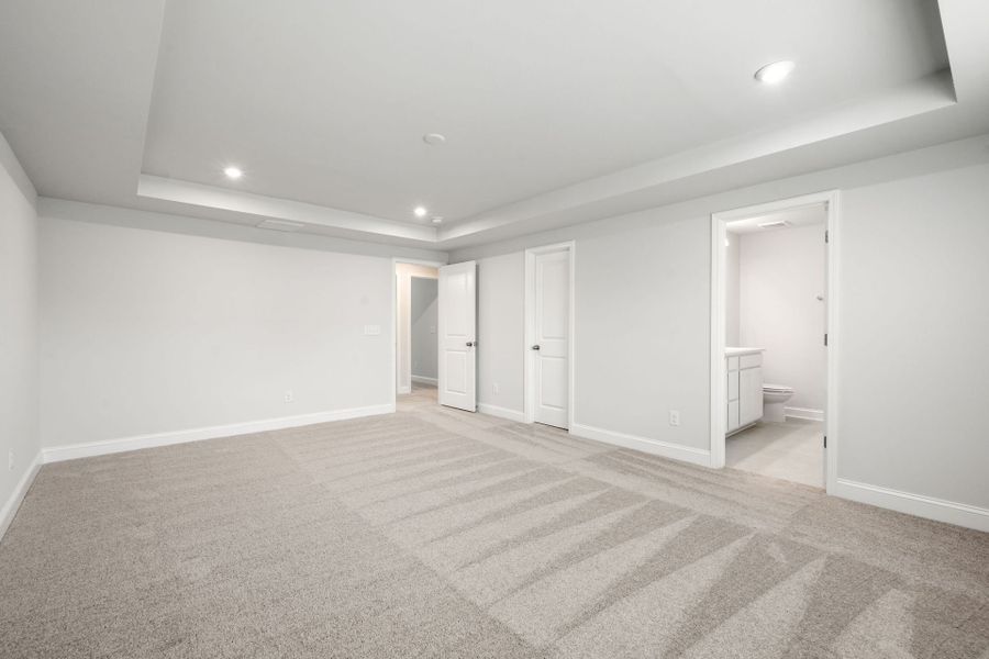Spacious, unfurnished interior of a new home in Waterways, Richmond Hill (Image 34).