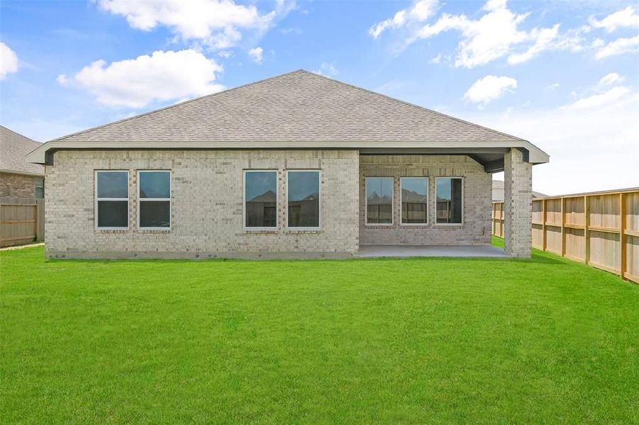 Front exterior of a new home in Sierra Vista, Rosharon, TX, highlighting curb appeal (Image 37). Front exterior of a new home in Sierra Vista, Rosharon, TX, highlighting curb appeal (Image 37).