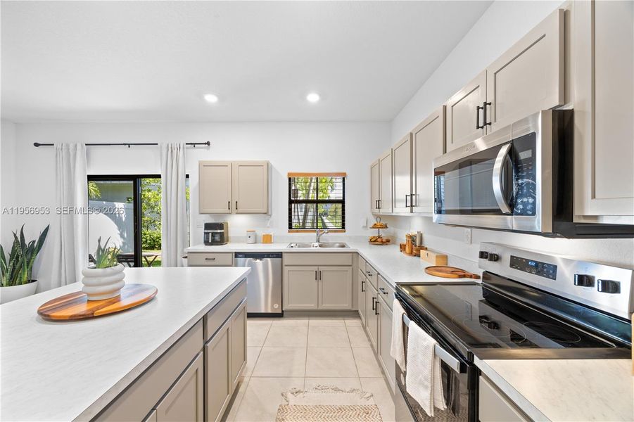Furnished interior view inside a new home in , Pompano Beach (Image 11).