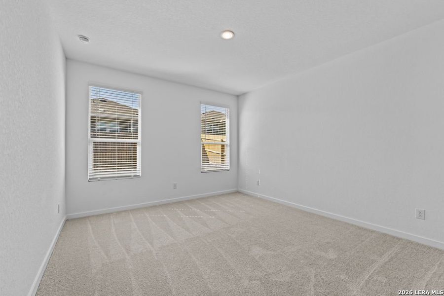 Spacious, unfurnished interior of a new home in Espada, San Antonio (Image 18).