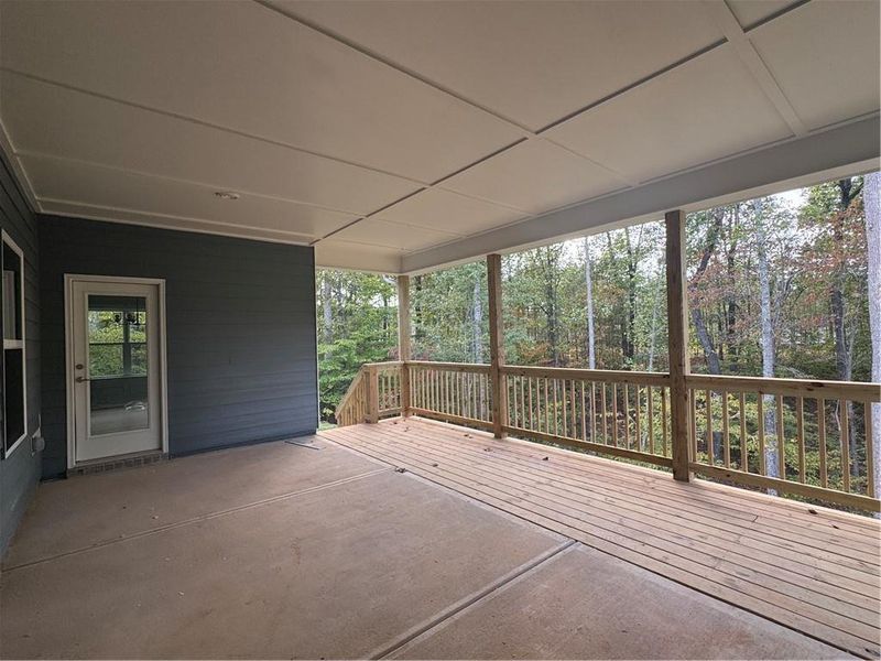Exterior details and patio area of a home in Tuscany Hills, Douglasville (Image 1).