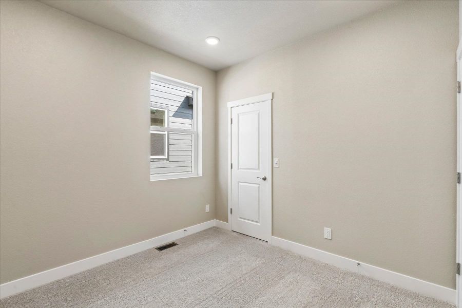 Spacious, unfurnished interior of a new home in The Trails at Aspen Ridge, Colorado Springs (Image 20).