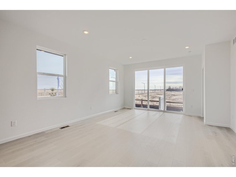 Spacious, unfurnished interior of a new home in Country Club Reserve, Fort Collins (Image 20).