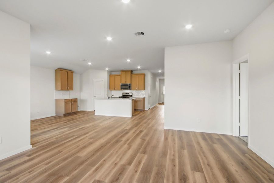 Spacious, unfurnished interior of a new home in The Canopies, Splendora (Image 10).