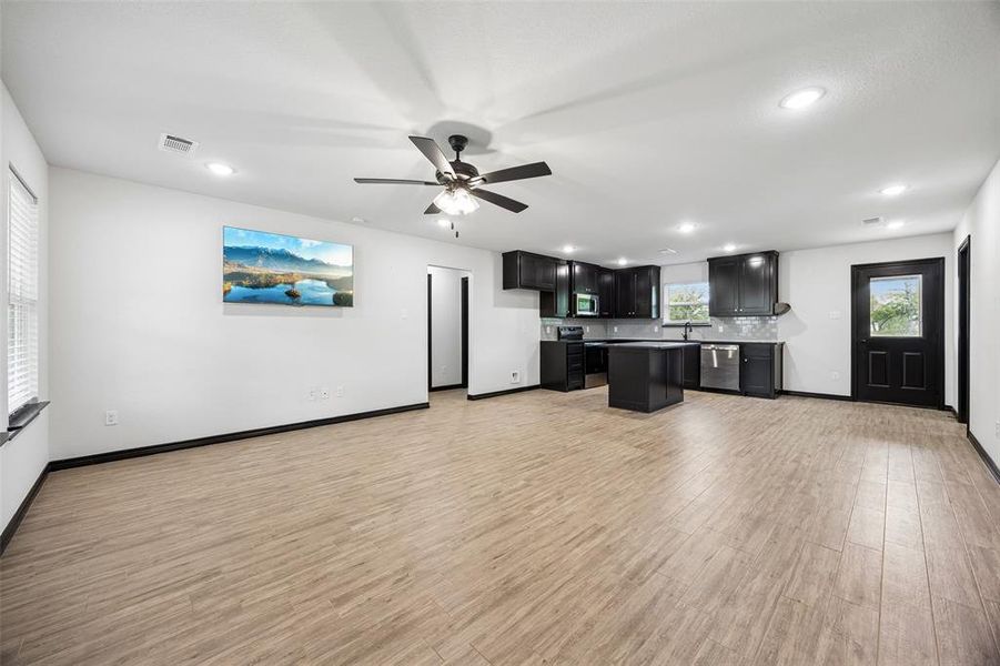 Spacious, unfurnished interior of a new home in , Springtown (Image 16).