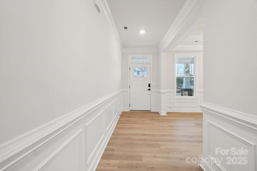 Spacious, unfurnished interior of a new home in Sylvan Creek, Denver (Image 10).