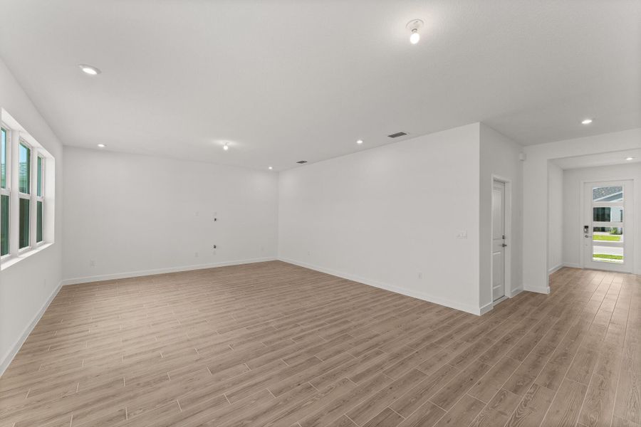 Spacious, unfurnished interior of a new home in Tradition - Cadence, Port St. Lucie (Image 20).