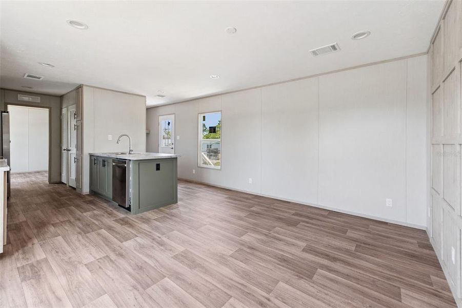 Spacious, unfurnished interior of a new home in , Lake Wales (Image 18).