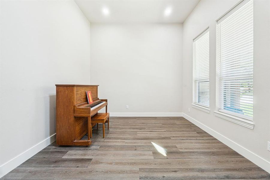 Spacious, unfurnished interior of a new home in , Highland Village (Image 23).