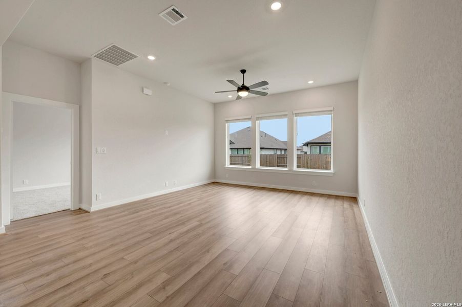 Spacious, unfurnished interior of a new home in Meyer Ranch – Select Reserve Series, New Braunfels (Image 16).
