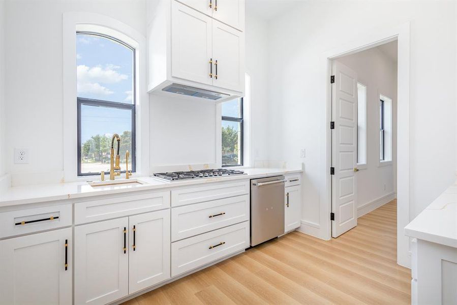 Furnished interior view inside a new home in , Colleyville (Image 5).