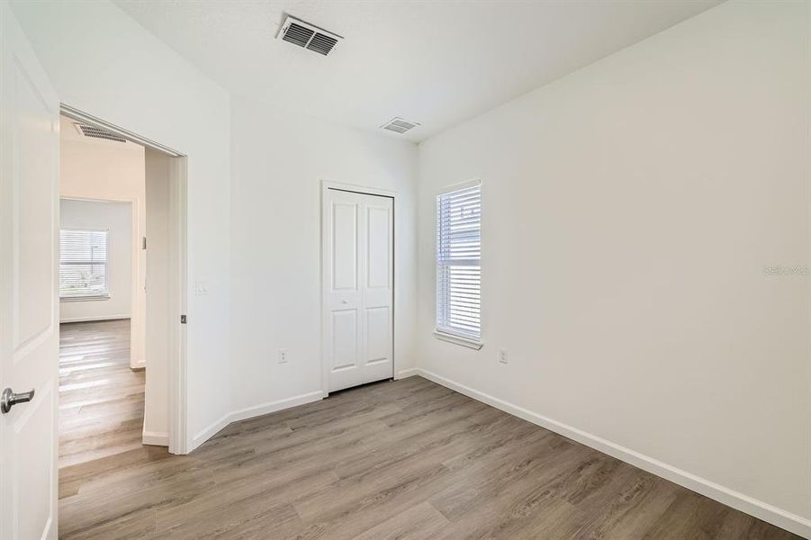 Spacious, unfurnished interior of a new home in , Orlando (Image 41).
