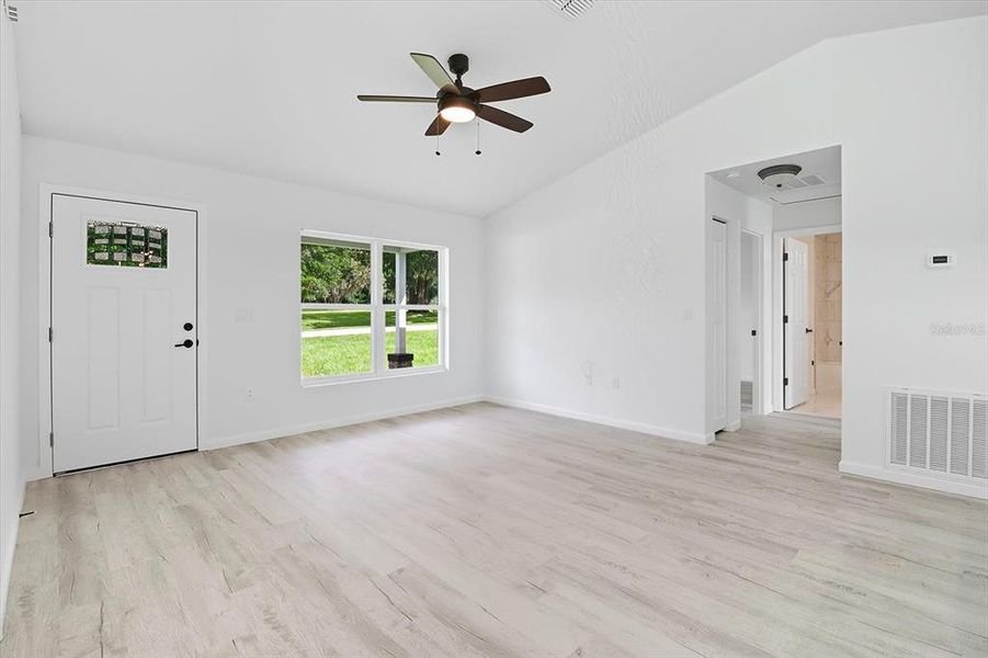 Spacious, unfurnished interior of a new home in , Dunnellon (Image 18).