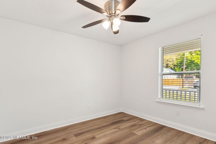 Spacious, unfurnished interior of a new home in , Jacksonville (Image 8).