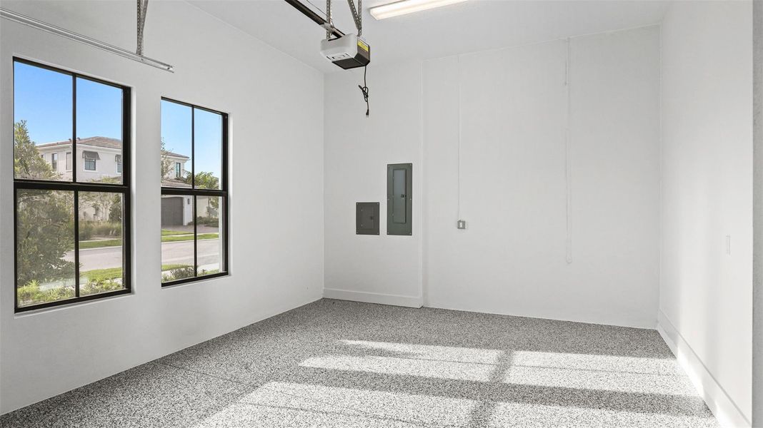 Spacious, unfurnished interior of a new home in , Palm Beach Gardens (Image 23).