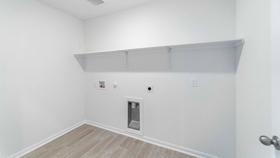 Spacious, unfurnished interior of a new home in Briarwood, Elgin (Image 15).