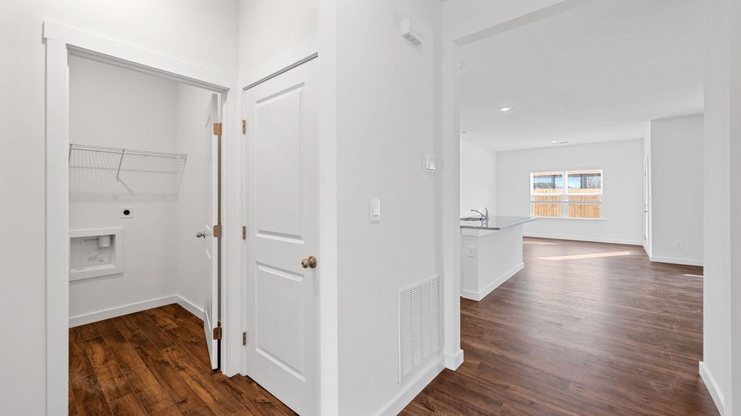 Spacious, unfurnished interior of a new home in Fairview Hills, Cleveland (Image 14).