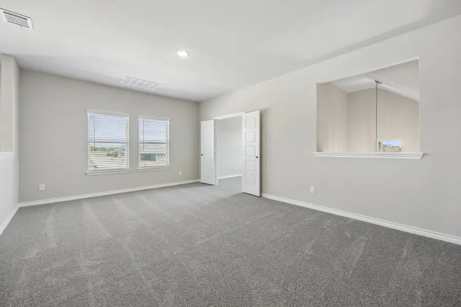 Spacious, unfurnished interior of a new home in Mayfield Farms, Arlington (Image 26).
