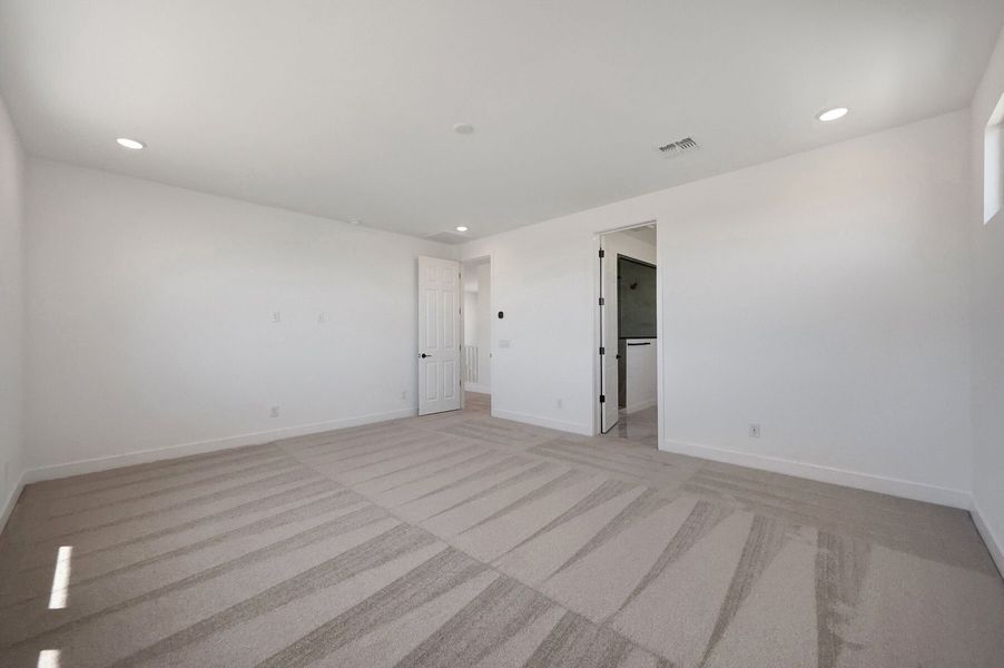 Spacious, unfurnished interior of a new home in Miravida, Surprise (Image 20).