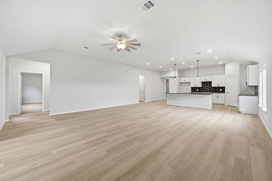 Spacious, unfurnished interior of a new home in Sundance Cove, Crosby (Image 15).