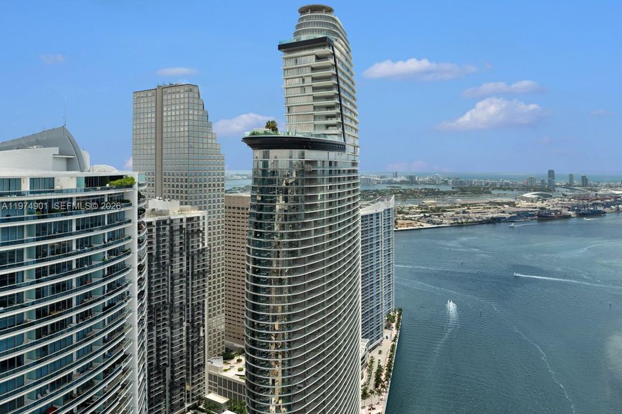 Condo located in Miami, FL showcasing its design and architecture (Image 27).