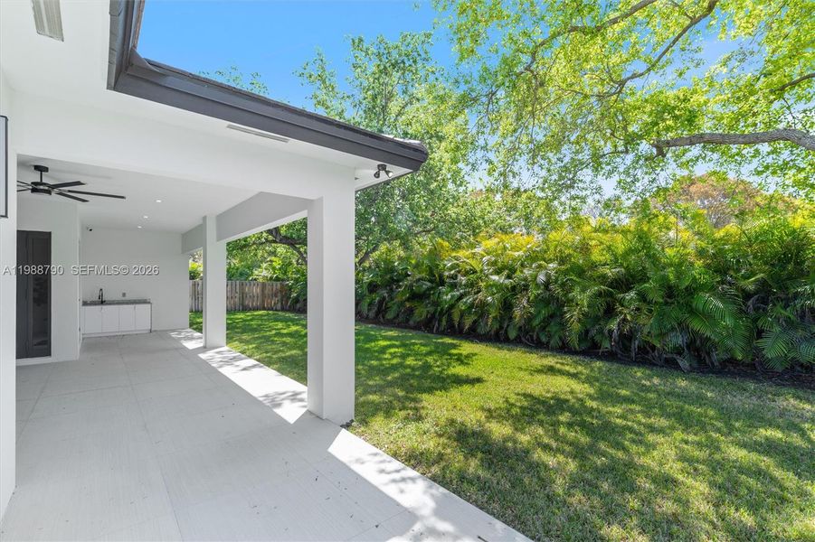 Exterior details and patio area of a home in , Cutler Bay (Image 3).