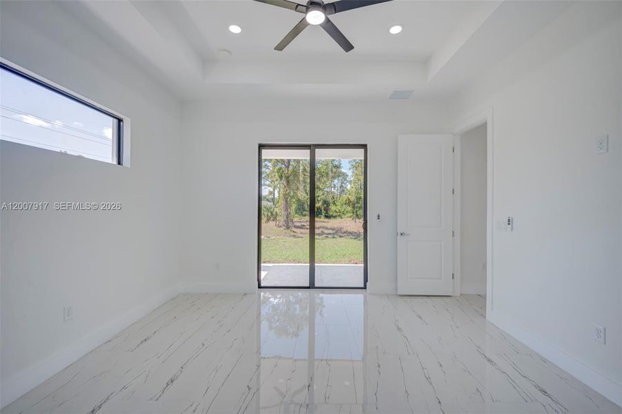 Spacious, unfurnished interior of a new home in , Lehigh Acres (Image 13).
