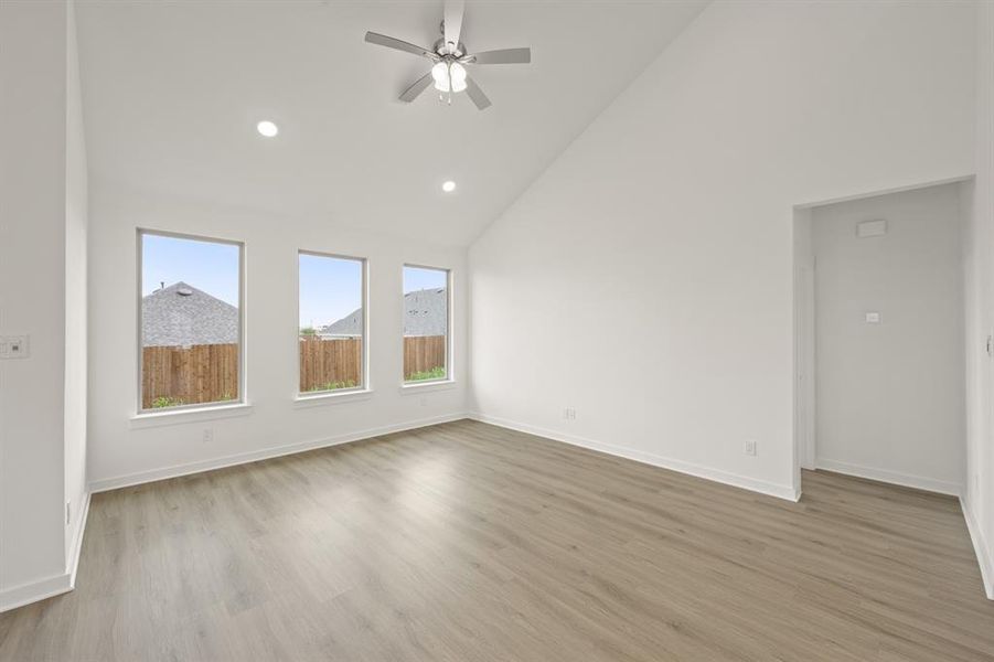 6924 Freight Train- Living Room-1 6924 Freight Train- Living Room-1