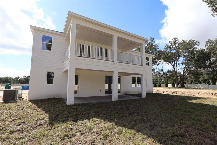 Exterior details and patio area of a home in Willow Run, Apopka (Image 4).