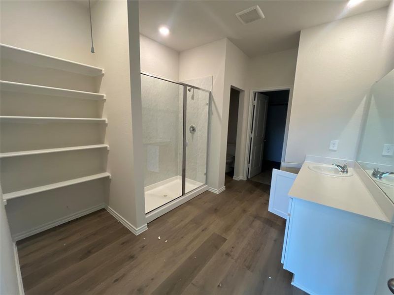 Furnished interior view inside a new home in Elevon, Lavon (Image 7).